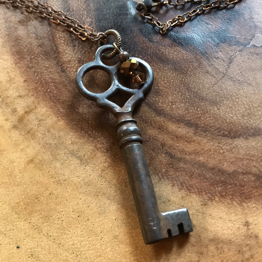 Key Necklace - Picture 2 of 3